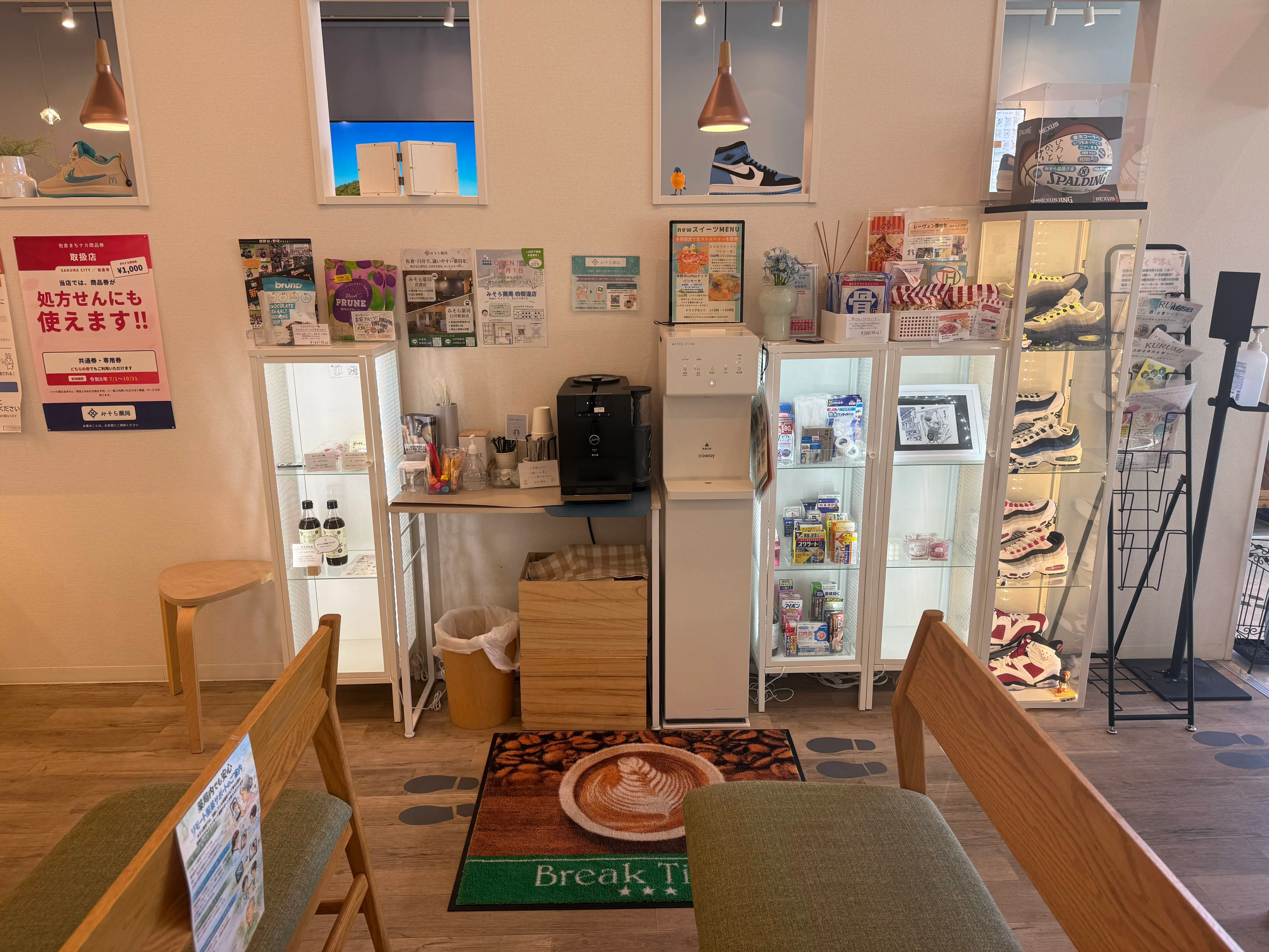 臼井駅前店の店内