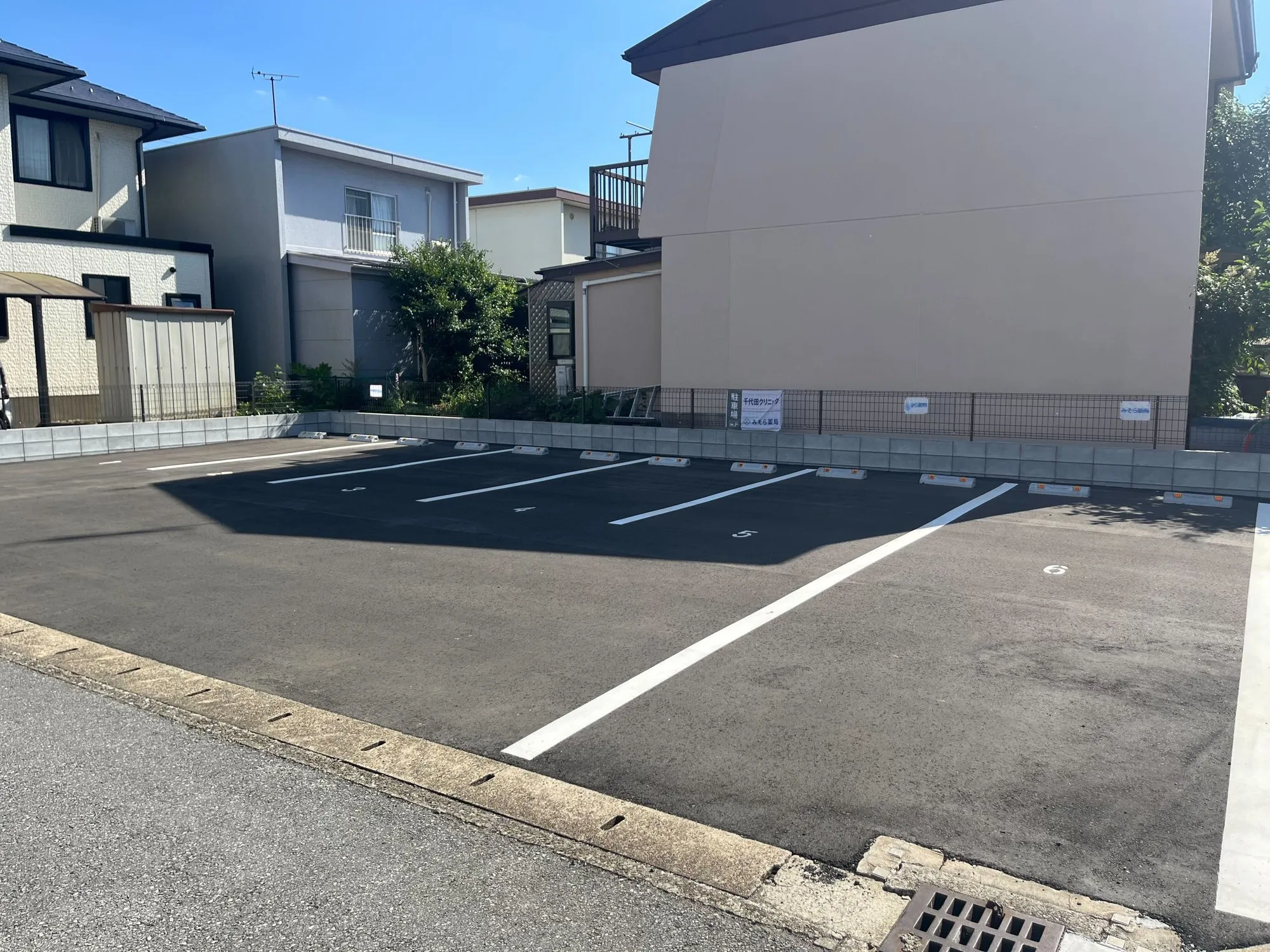 四街道店の専用駐車場